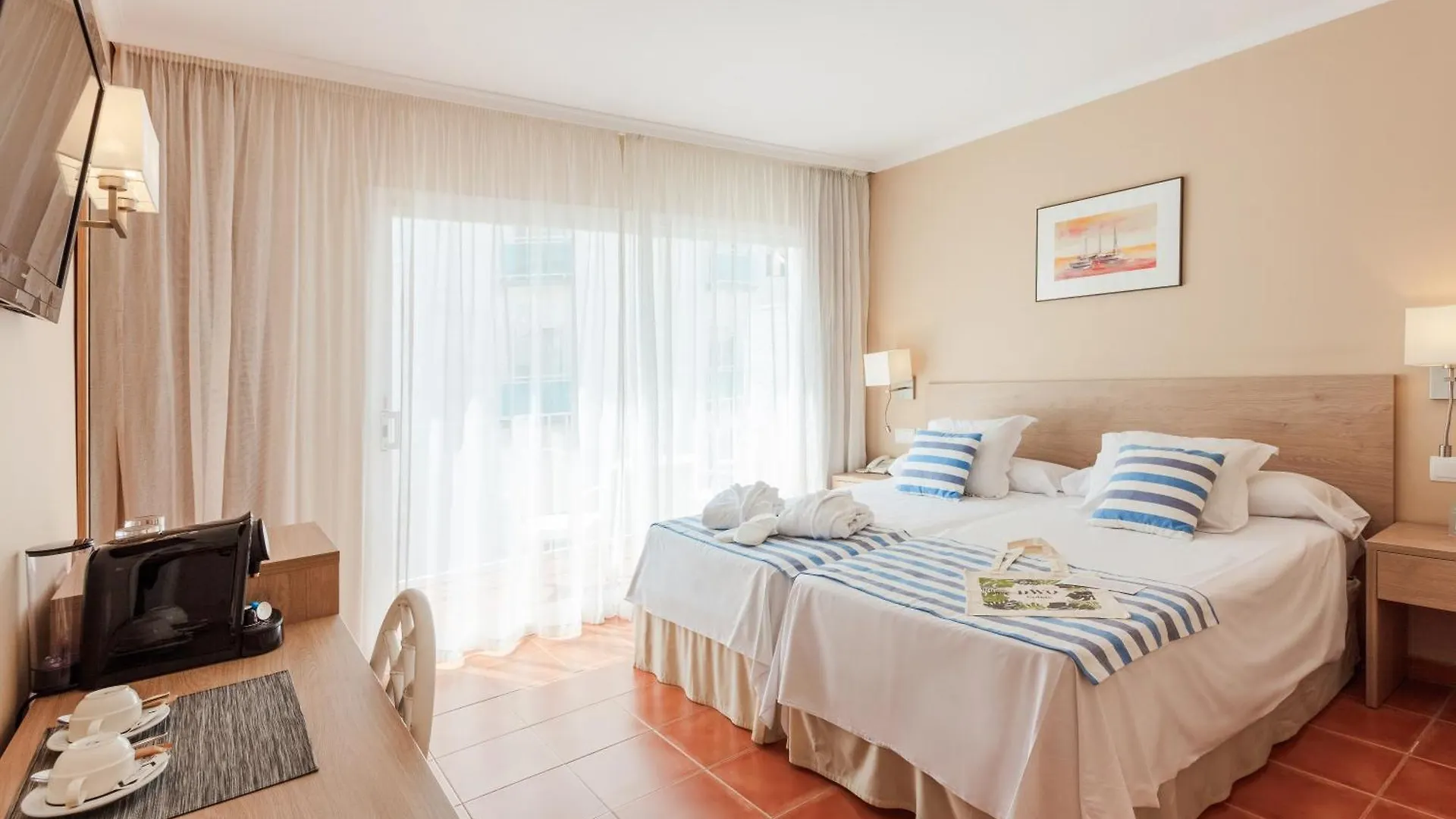 Dwo Les Palmeres Calella 4*,